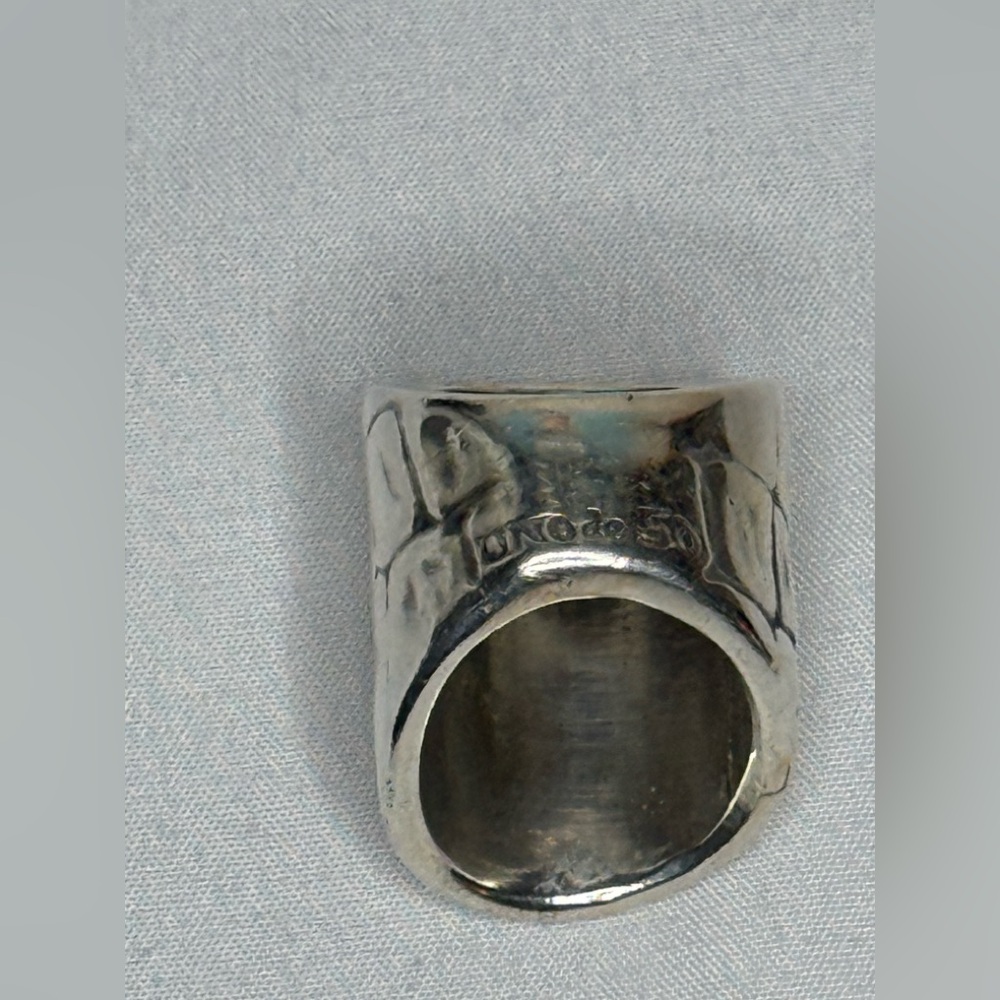 UNO de 50 Textured Wide Silver Embossed Ring - Picture 2 of 7